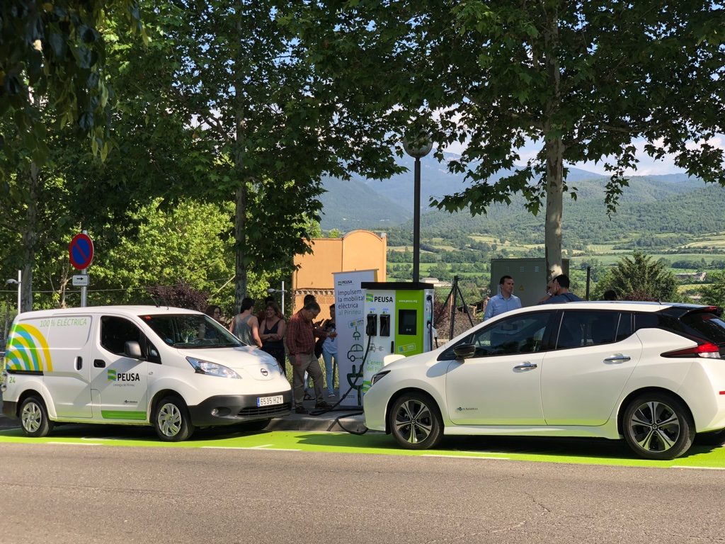 vehicles, elèctrics, carregant, la seu d'urgell