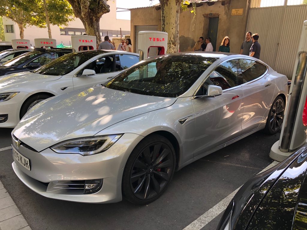 tesla, la Seu d'Urgell, carregant